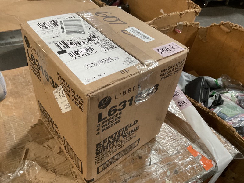 Photo 1 of ****MISSING ONE****
Libbey Signature Kentfield Wine Glasses, 13.25-Ounce, Set of 4, Made in USA, Dishwasher Safe, Classic Stemmed Glassware, Gift Box