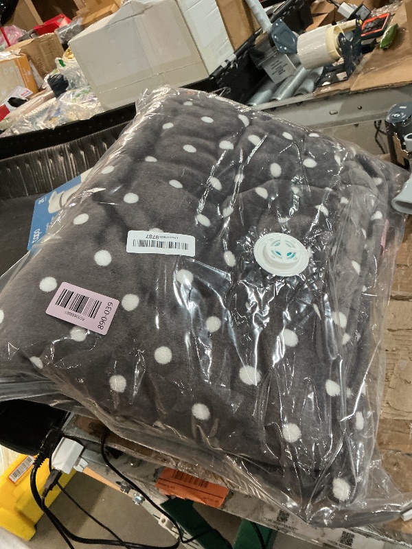 Photo 1 of ***STOCK PHOTO FOR REFERENCE ONLY***
jinchan Boho 100% Cotton Blanket Muslin 50x60 Inches Lightweight 3-Layer Geometric Cross Pattern Reversible Quilt Throw Soft Breathable Comfy All Seasons for Couch Bed Decor, grey/WHITE POKA DOTS