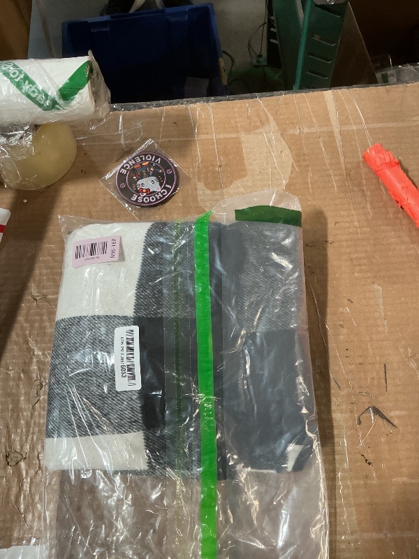 Photo 1 of (medium)OYACUN Women Buffalo Plaid Vest Lapel Open Front Sleeveless Jacket Outerwear Cardigan with Pockets Black M