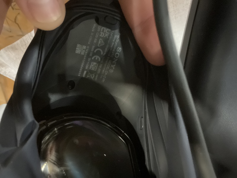 Photo 1 of ***DAMAGED - SEE NOTES/PICTURES*** PlayStation VR2 Horizon Call of The Mountain™ Bundle (PSVR2)