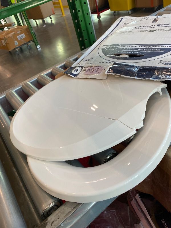 Photo 1 of **MAJOR DAMAGE**
KOHLER 4639-RL-0 Cachet ReadyLatch Round Toilet Seat Soft Close, White