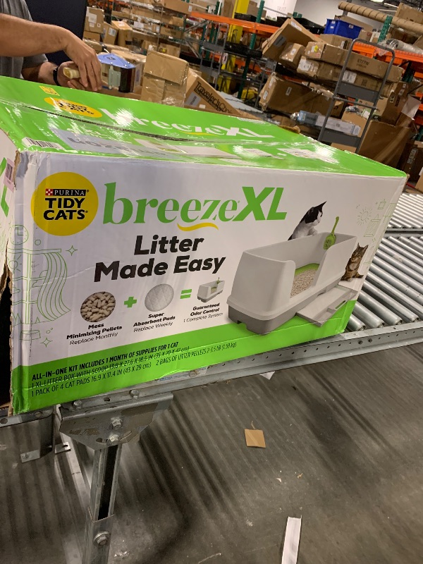 Photo 1 of *USED*
Purina Tidy Cats Litter System, Non-Clumping, Breeze XL All-in-One Odor Control & Easy Clean Multi Cat Box - 18 lb. Box