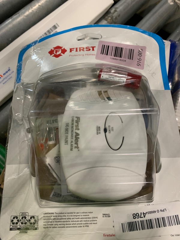 Photo 1 of *PARTIAL SET*
FIRST ALERT Carbon Monoxide Detector, No Outlet Required, Battery Operated, CO400, White, 2 Count (Pack of 1)
