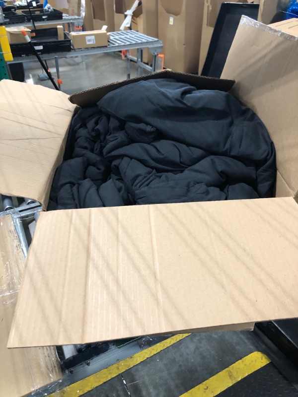 Photo 1 of 120x128 Oversized King Comforter, Extra Large King Size Comforter Oversized, All Season Soft Lightweight Quilt Down Alternative Duvet Insert with 8 Corner Tabs(120x128, Black)