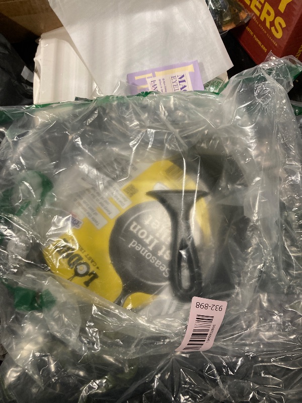 Photo 1 of ***BOKEN HANDEL***Lodge 10.25 Inch Cast Iron Skillet – Pre-Seasoned Frying Pan with Teardrop Handle – Oven, Stovetop, Grill & Campfire Use – Made in USA – Durable, Non-Toxic, Even-Heating Cookware – Black