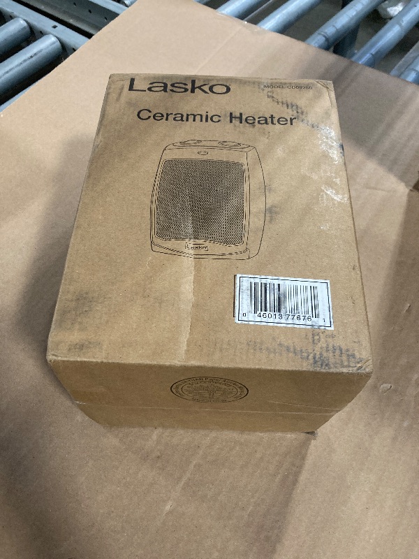 Photo 1 of *MINOR DAMAGE - USED*
Lasko CD09250 Ceramic Adjustable Thermostat Tabletop or Under-Desk Heater, 9 Inches High, Black