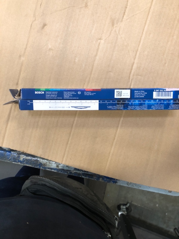Photo 1 of ****TWO PACK***

BOSCH H309 OE Specialty Rear Wiper Blade; 12" - Single