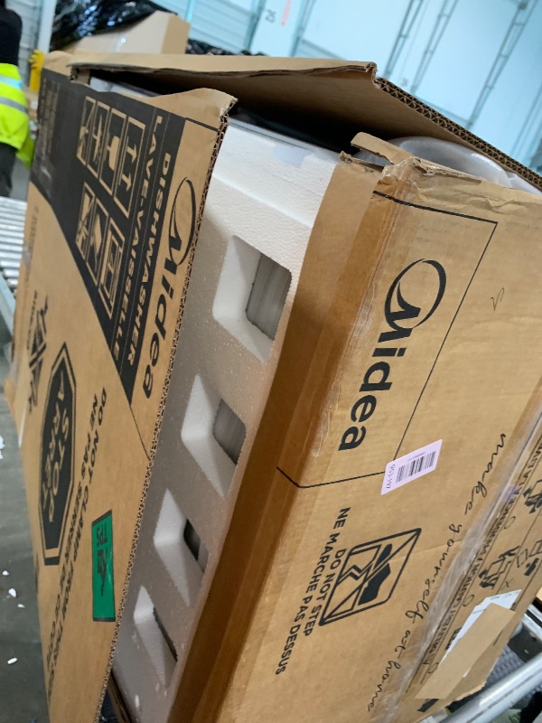 Photo 1 of *USED*
Midea MDF18A1ABB Built-in Dishwasher with 8 Place Settings, 6 Washing Programs, Stainless Steel Tub, Heated Dry, Energy Star, Black