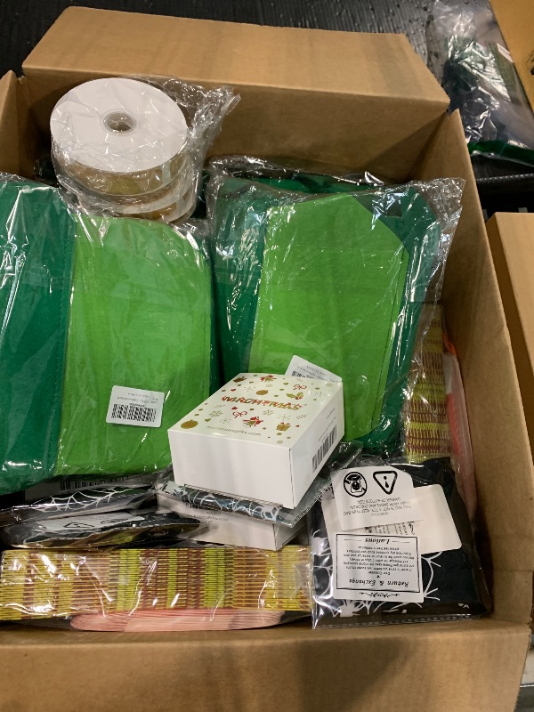 Photo 1 of ***AS IF/ FINAL SALE - NO RETURNS***
BUNDLE BOX OF MIXED ITEMS 

