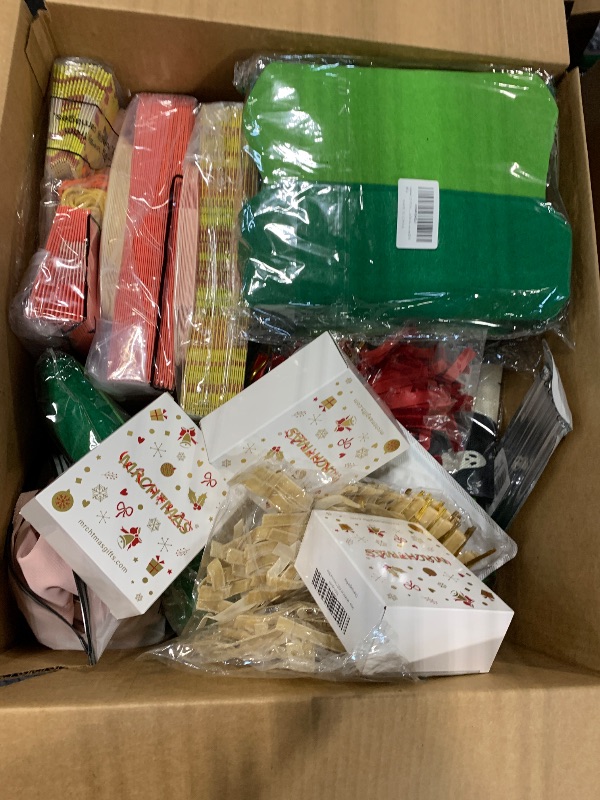 Photo 1 of ***AS IF/ FINAL SALE - NO RETURNS***
BUNDLE BOX OF MIXED ITEMS 

