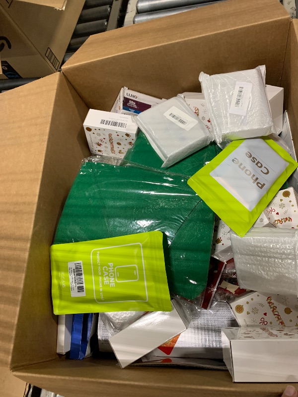 Photo 1 of ***AS IF/ FINAL SALE - NO RETURNS***
BUNDLE BOX OF MIXED ITEMS 
