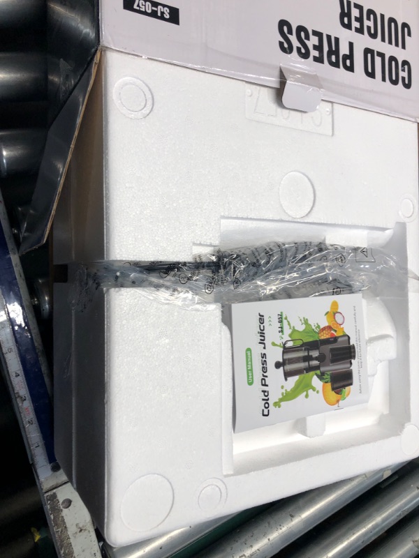 Photo 1 of ***FACTORY SEALED*** ***LIKE NEW OPEN BOX*** Juicer Machines with 5.8" Large Feed Chute, Cold Press Juicer for Whole Vegetables and Fruits 400W, Slow Masticating juicer Easy to Clean Juice Extractor Machine High Juice Yield