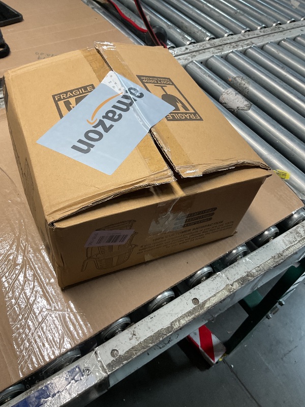 Photo 1 of ***(MISSING 2/ ONLY 4 CUP WITH LID)***M MCIRCO 6 Pcs Glass Measuring Cups with Lids Set, 1-Cup, 2-Cup, 4-Cup Measuring Jugs with Handle, Nesting Liquid Measuring Cups for Kitchen