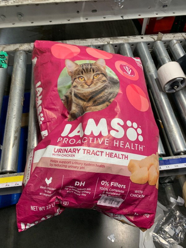 Photo 1 of ***FACTORY SEALED***IAMS Proactive Health Adult Urinary Tract Healthy Dry Cat Food with Chicken, 22 lb. Bag