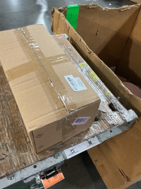 Photo 1 of Rowfad 60 Pcs Artificial Roses Bulk Velvet Silk White Roses White Roses for Wedding Centerpieces Bridal Bouquet Mohter's Day Valentine's Day Home Decor (60, White)