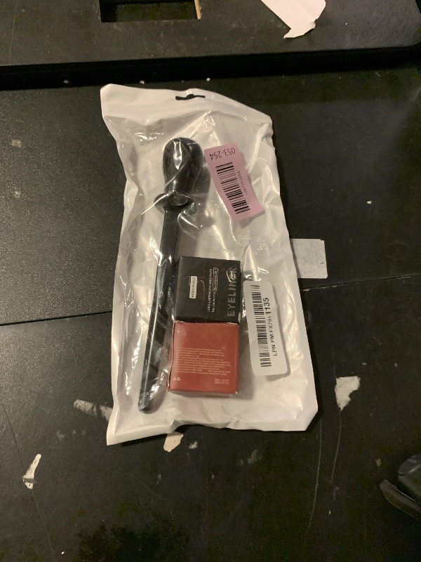 Photo 1 of 1 Set Silicone Eyeliner Tool with Eyeliners Cream Set Waterproof Reusable Black Eyeliner Tool with Black and Brown Eyeliners Cream Applicator for Novices Professinonals Easy No-Skip Makeup Kit