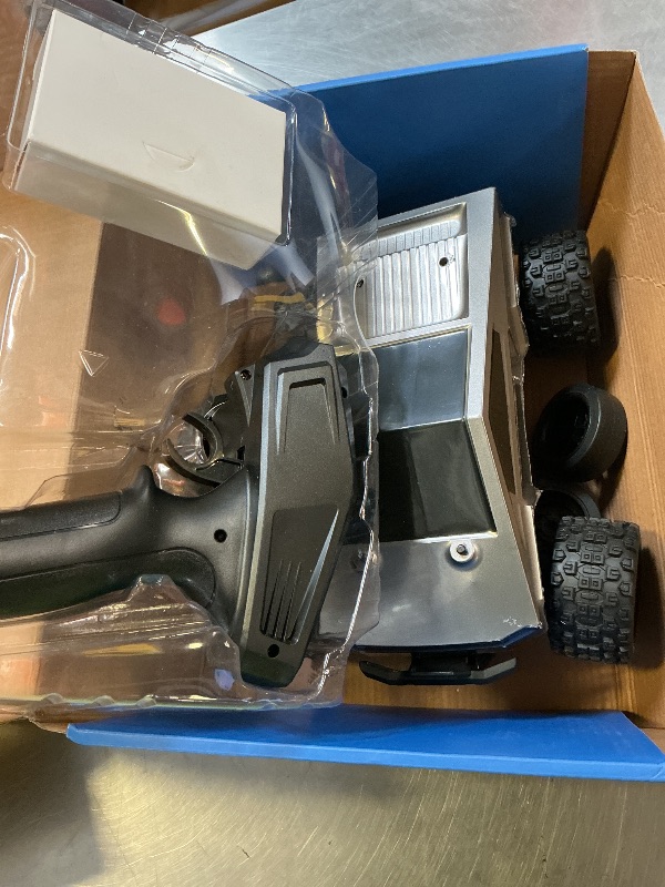 Photo 1 of 1:18 Fast RC Car 40 KM/H High Speed 4WD Remote Control Monster Truck 4X4 Off Road All Terrain with 2 Batteries/2 PVC Shell Pickup, 2.4GHz Remote Control, Ideal Gifts for Christmas/Happy New Year