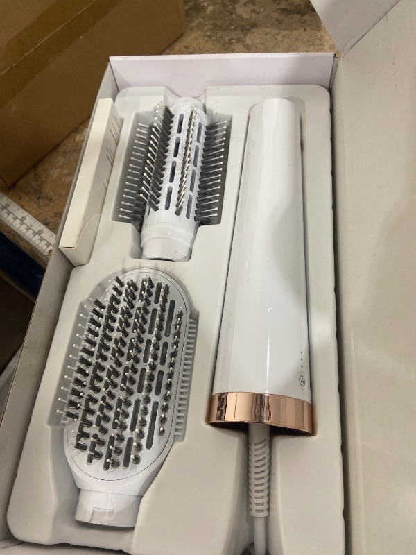 Photo 1 of "T3 AireBrush Duo Interchangeable Hot Air Blow Dry Brush with Two Attachments  Includes 15 Heat and Speed Combinations, T3 IonFlow Technology, Volume Booster Switch, Lock-in Cool Shot"
