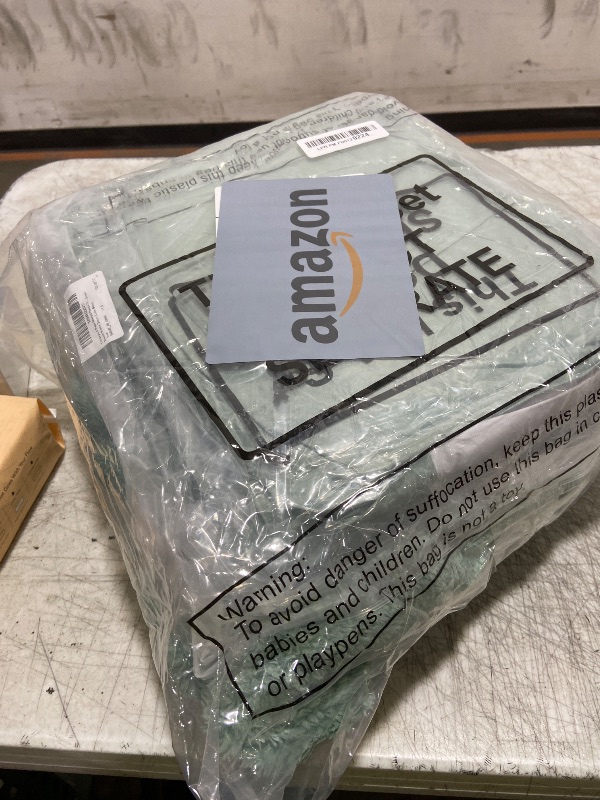 Photo 1 of Tinideya 6 Pack Sherpa Fleece Throw Blankets Bulk 50"x 60" Soft Plush Wedding Throw Blankets for Couch Sofa Spa Sleepover Party Favor Supplies Travel Guest Room Home Decor (Lake Blue)