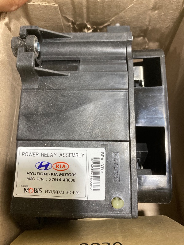 Photo 1 of Genuine Hyundai 37514-4R000 Power Relay Assembly
