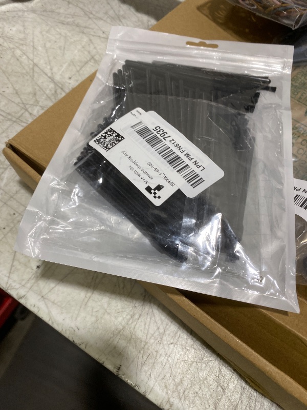 Photo 1 of 100 Pcs Lip Brushes Disposable Nail Polish Brushes Disposable Lip Brushes Lip Wand Disposable Applicators Lipstick Lip Gloss Wands Nail Polish Brush Multifunctional Makeup Brushes for Women