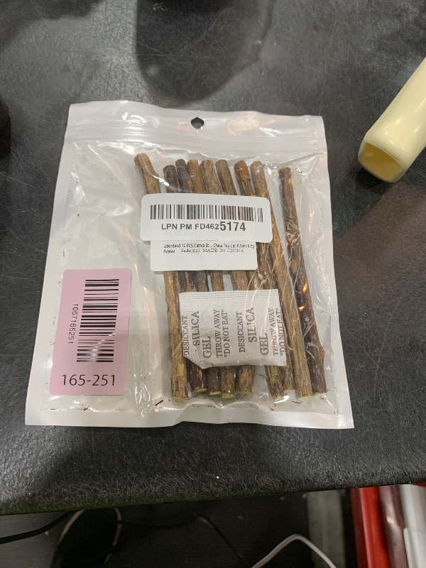 Photo 1 of 10 PCS Catnip Sticks Organic Cat Chew Toys Natural Plant Matatabi Silvervine Chew Sticks Teeth Cleaning Chew Toy Kitten Kitty