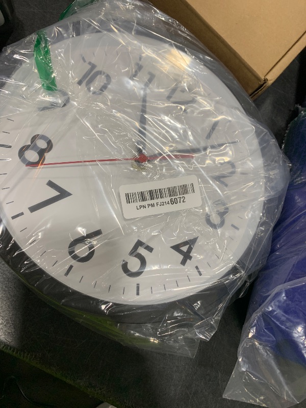 Photo 1 of |14 Inch | Modern | Atomic | Analog | Home | Office | School | Gym | Indoor | Outdoor | Sets Automatically | Unbranded | Classic | Black | Battery Operated | Modern Décor