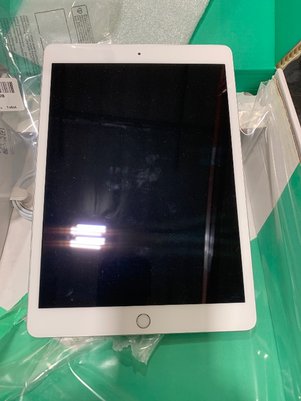 Photo 1 of Brand: Amazon Renewed
4.4
4.4 out of 5 stars
(727)
Apple iPad (10.2-inch, Wi-Fi, 32GB) - Silver (Latest Model, 8th Generation) (Renewed)