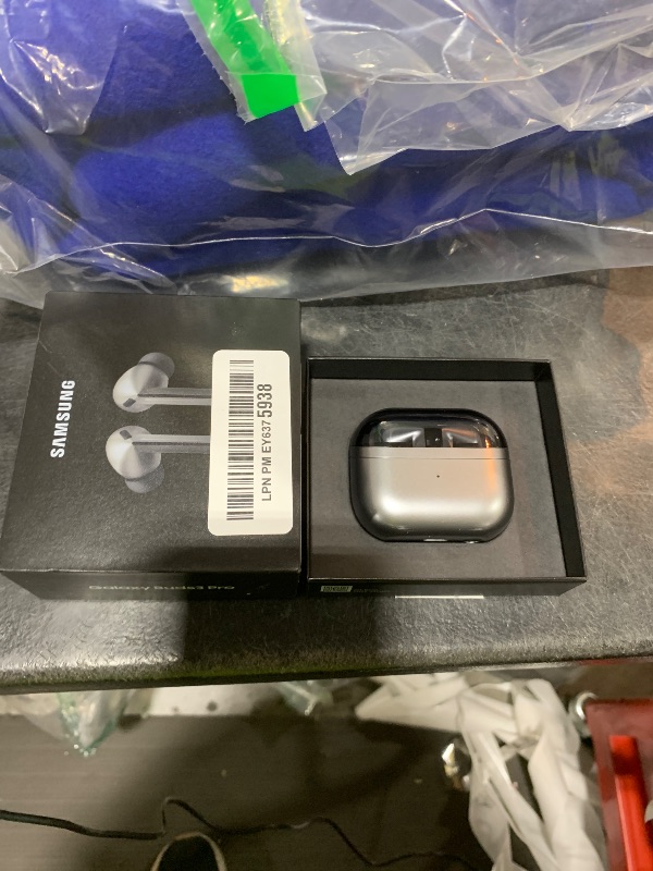 Photo 1 of 887276910802
SAMSUNG Galaxy Buds3 Pro (2024, ANC) Water Resistant, AI Real-Time Language Interpreter, True Wireless Bluetooth 5.4 Earbuds, Hi-Fi, Noise Cancelling, Touch Control, International Model R630 (Silver)
