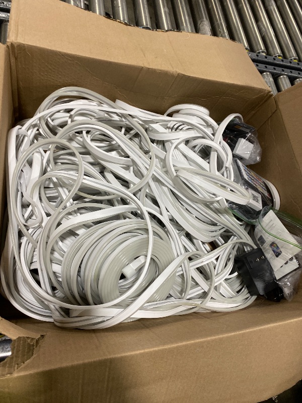 Photo 1 of Philips - Hue Solo lightstrip 3m - White and Color Ambiance
