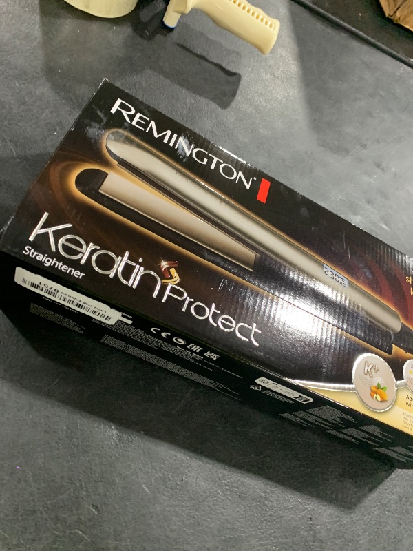 Photo 1 of Remington S8540 Keratin Protect Straightener