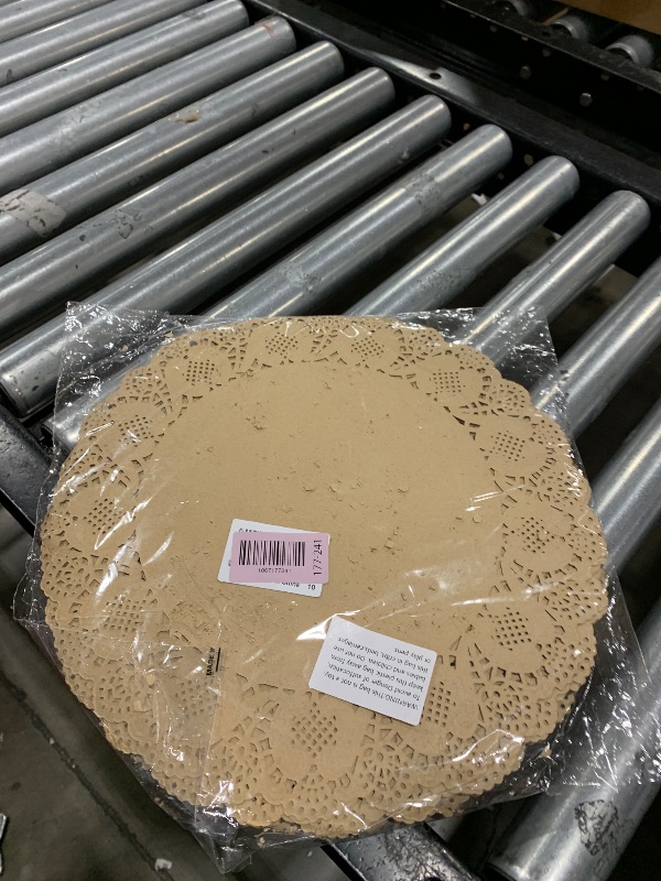 Photo 1 of 100 Pieces Round Kraft Paper Doilies 13.5 Inches Lace Papers Doilies Disposable Decorative Place Mats Table Pads for Food Cakes Crafts Party Weddings Tableware Decor