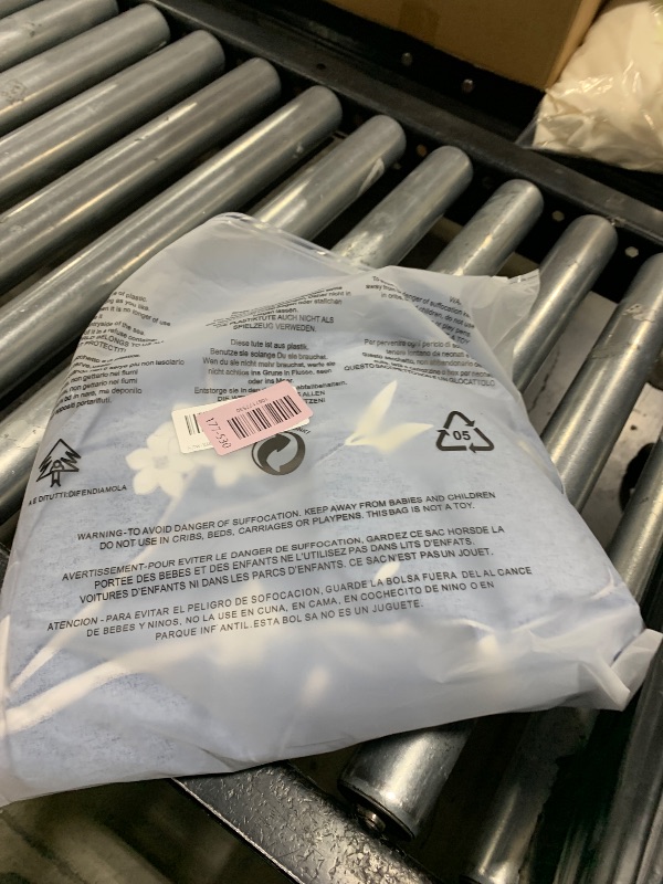 Photo 1 of MAXYOYO Mattress Cover for Traditional Japanese Futon Mattress, Futon Floor Mats Cover with Zipper, Super Soft and Machine Washable, Navy Floral, Queen