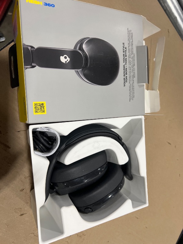 Photo 1 of Skullcandy Hesh 360 Wireless Over-Ear Bluetooth Headphones, Up to 100 Hours Battery, Noise Isolating Fit, Flat-Folding Collapsible Design, Microphone iPhone Android - True Black