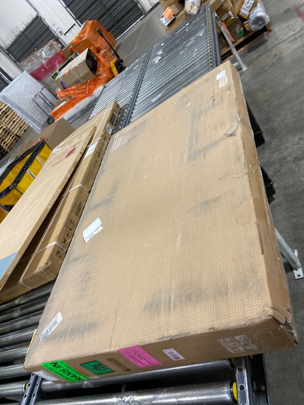 Photo 1 of SAMSUNG QHC LFD 55” Display, QH55C, UHD Signage, 28.5 mm Depth, Dynamic Crystal Color, Quantum Processor Lite 4K, SmartView+, Smart Calibration, LH55QHCEBGCXGO, 2023