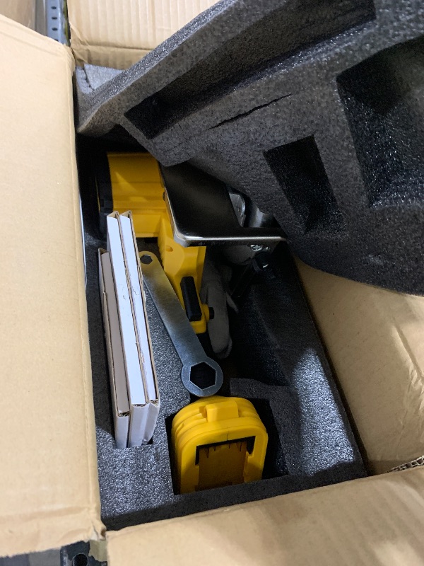 Photo 1 of ******MISSING PARTS*******INCOMPLETE** 5.5 Inch Cordless Circular Saw for Dewalt 20V Battery, Power Wood Saw with Brushless Motor, 0-45° Cutting Bevel, Max Cutting Depth 1.9"(90°), 1.57"(45°), Idea for Wood, Plastic, Soft Metal