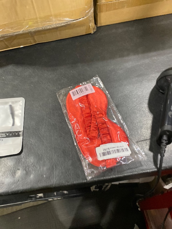 Photo 1 of 1 Pack Sleep Mask, Silk Eye Mask with Elastic Strap, Blindfold, Soft Silk Sleeping Mask for Girls, Women, Men (Red)