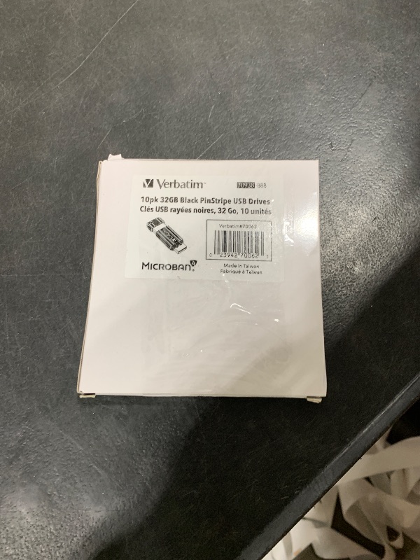 Photo 1 of Verbatim 32GB PinStripe USB 2.0 Flash Drive Retractable Thumb Drive – Business 10pk – Black