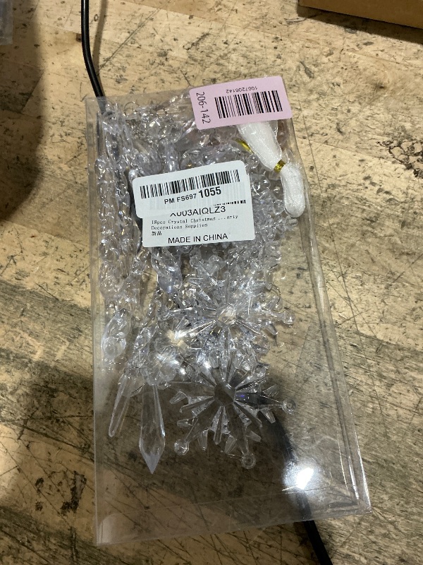 Photo 1 of 18pcs Crystal Christmas Ornaments for Tree Decorations-Hanging Acrylic Snowflake Icicle Ornaments with Drop Pendants for Winter Wonderland Chandelier Crystals Decorations Supplies