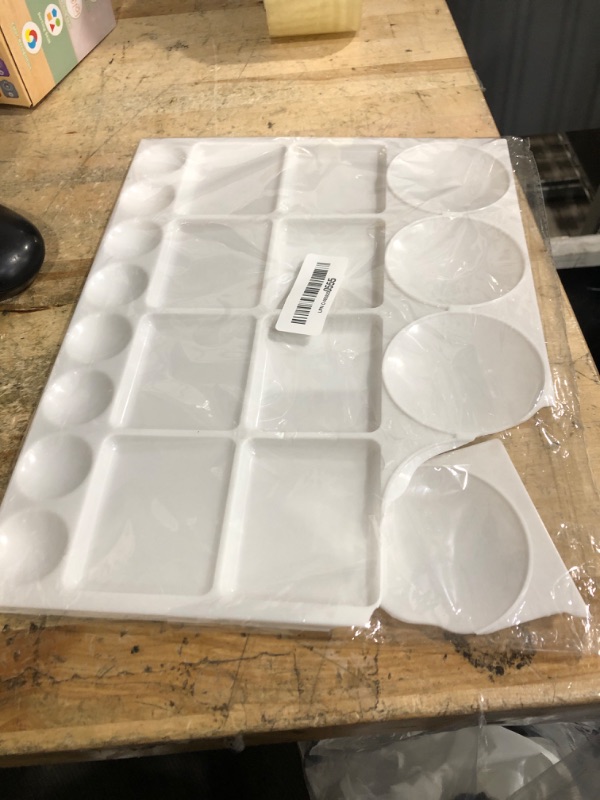 Photo 1 of *BROKEN CORNER/ SEE PICTURES* Sweaty Pony 20 Well Watercolor Paint Tray Palette Pallet Acrylic Painting Mixing Plastic Artist Large Square Palette, 13 x 10 Inches, White, 1PCS