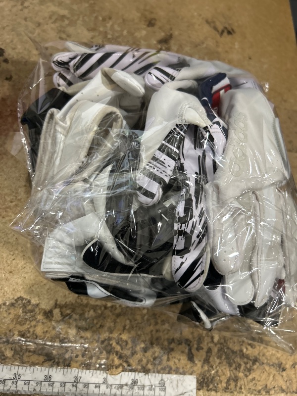 Photo 1 of 10 ITEM BUNDLE OF MENS MULTI SIZE GLOVES (SMALL,MEDIUM)