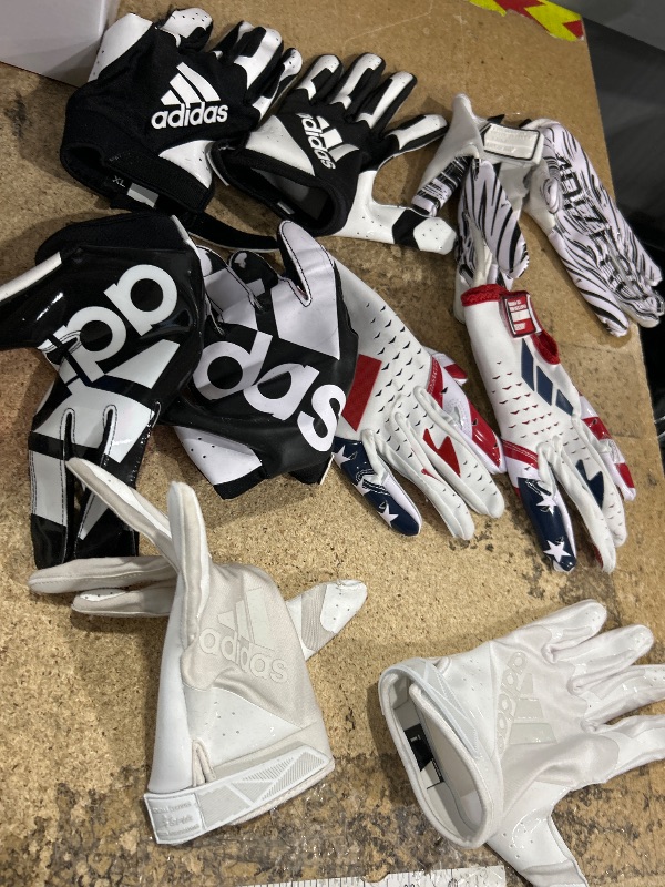 Photo 1 of 10 ITEM BUNDLE OF MENS MULTI SIZE GLOVES (SMALL,MEDIUM)