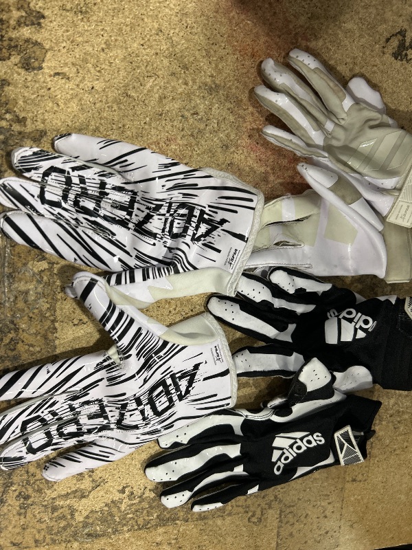 Photo 1 of 10 ITEM BUNDLE OF MENS MULTI SIZE GLOVES (SMALL,MEDIUM)