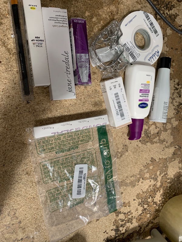 Photo 1 of 10 PIECES MISCELLANEOUS BEAUTY ITEMS 