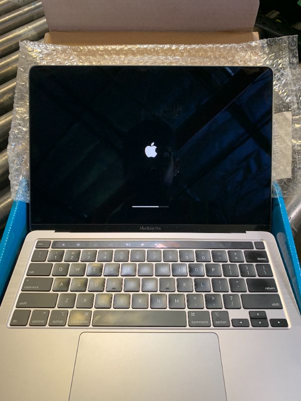 Photo 1 of MacBook Pro 1.4GHz 13.3 inch 8 GBRAM 256gb Space Gray