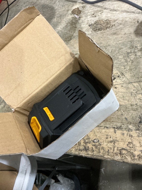 Photo 1 of 1 batavia 2.0Ah maxxpack drill charger