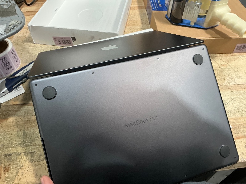 Photo 1 of **** CHECK COMMENTS**** MacBook Pro (14-inch, M5) Space Black Model A3434 serail # gr65qmxrj2