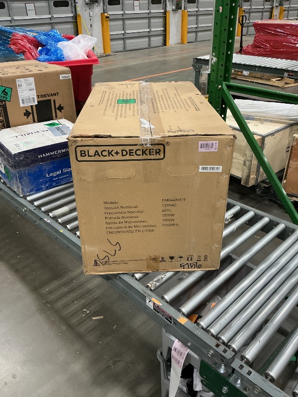 Photo 1 of *untested*
BLACK+DECKER EM044KB19 Over The Range Microwave Oven with One Touch, 1000 Watts, 400 CFM and Auto Cooking, OTR 1.9 Cu.ft