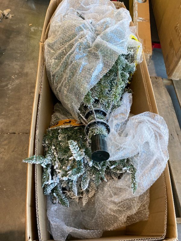 Photo 1 of *USED*
Fraser Hill Farm 10-Ft. Pine Valley Flocked Artificial Christmas Tree with Warm White LED Lights and Stand, Prelit Foldable Fake Tree with Realistic Snowy Foliage for Home Decoration