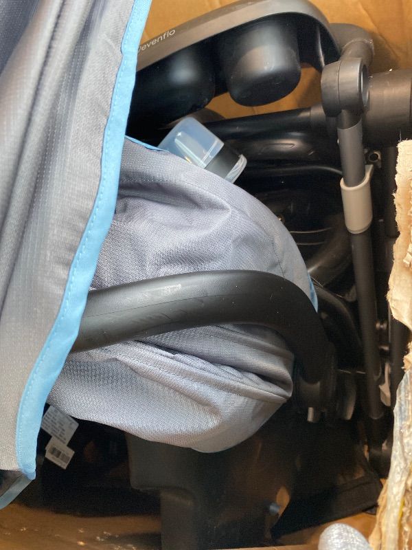 Photo 1 of *USED*
Evenflo Pivot Troop Child and Pet Modular Travel System (Bluestone Gray)